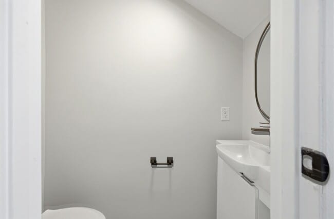 Building Photo - 1331 Cedar St