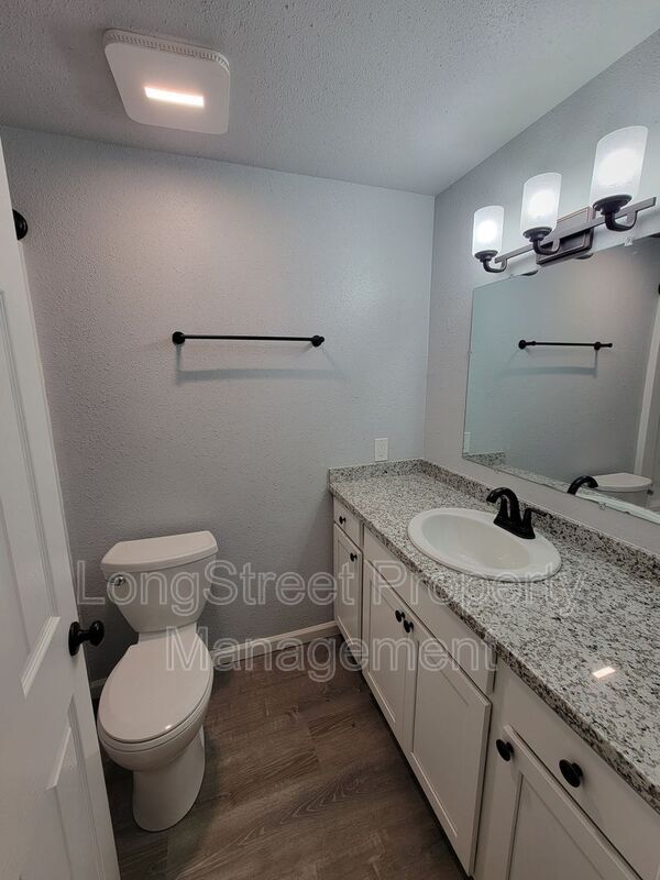 Building Photo - 3286 NE Lancaster St