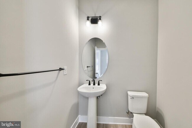 Building Photo - 328 Walnut St