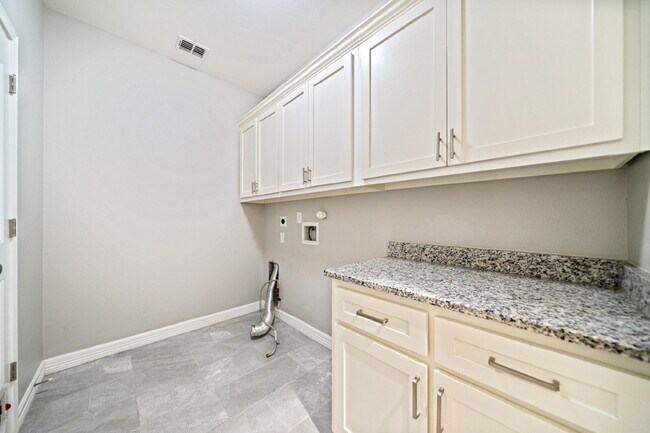 Building Photo - 3922 Pennine Way