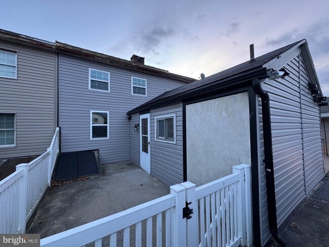 Building Photo - 105 Spring Garden St