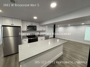 Building Photo - 3881 Ridgeview Way