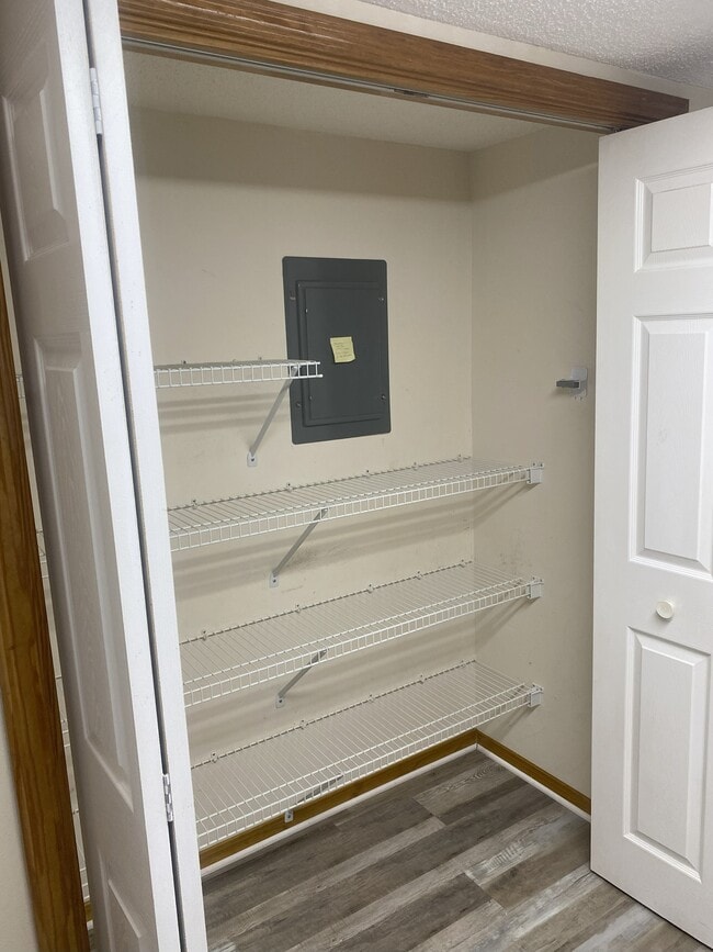 Building Photo - 852 Stonegate Ct