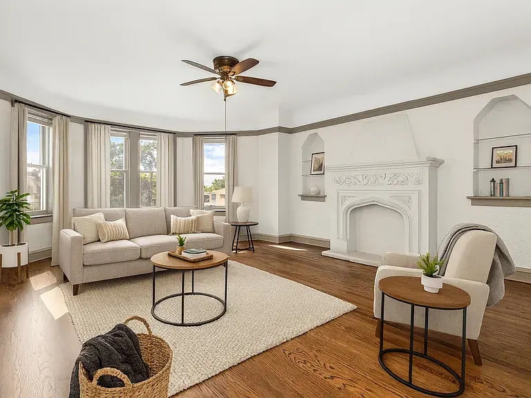 Building Photo - 5352 W Sunnyside Ave