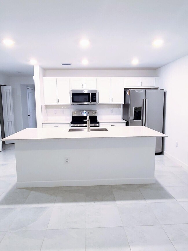 Building Photo - 6745 Broadwater Ln