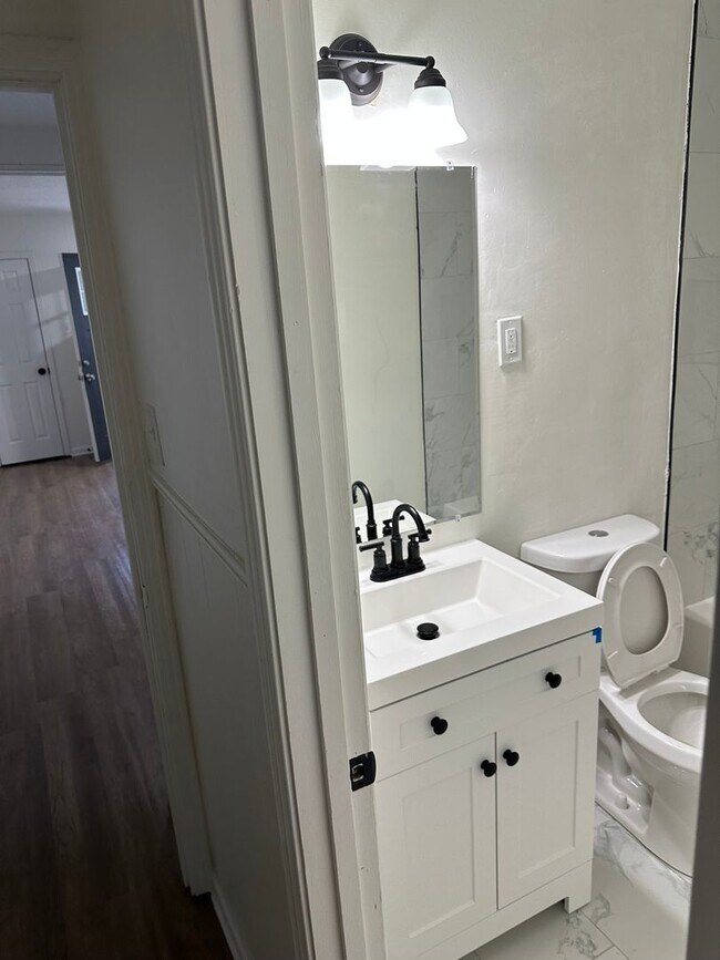 Building Photo - Charming 2BR Duplex in Memphis
