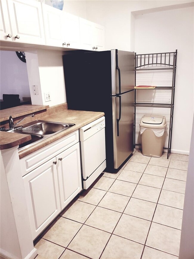 Building Photo - 17125 N Bay Rd