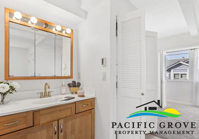 Building Photo - Cozy Coastal Retreat with Ocean Glimpses in Pacific Grove