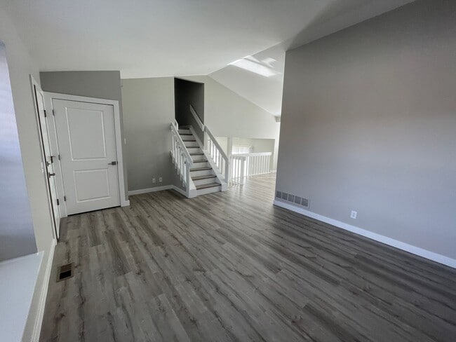 Building Photo - Gorgeous remodeled 4 Bedroom Home in D20!