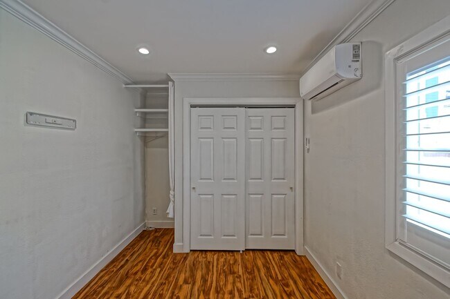 Building Photo - 2621 Mathews Ave