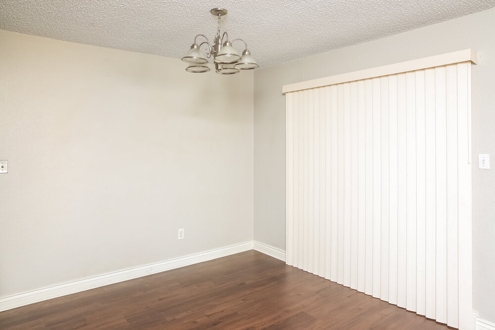 Building Photo - 1521 Lincolnshire Way