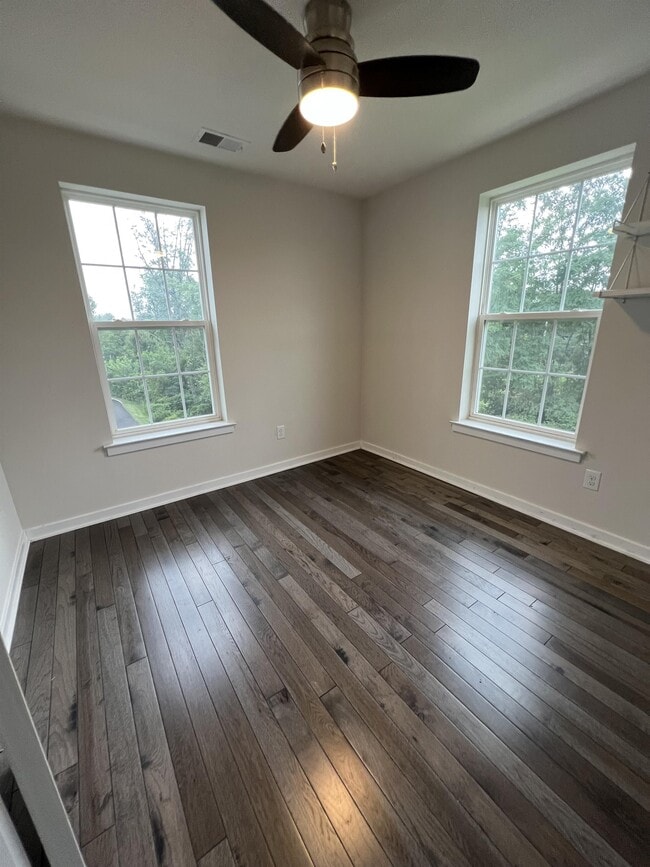 Building Photo - 25 Jessop Ln