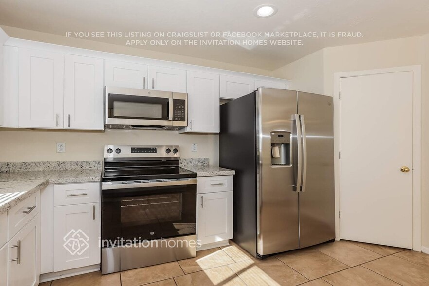 Building Photo - 12537 W Willow Ave