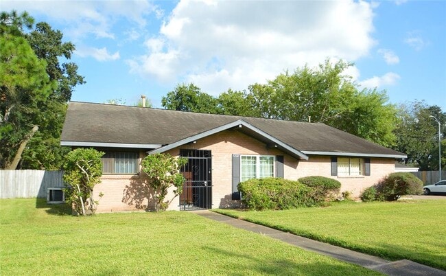 Building Photo - 12027 Hillcroft St