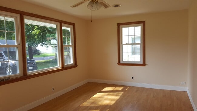 Building Photo - 21 Mary Ann Ct