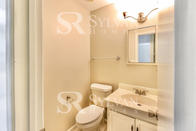 Building Photo - Prepare to fall in love with this 3 bedroom, 2.5 bathroom home