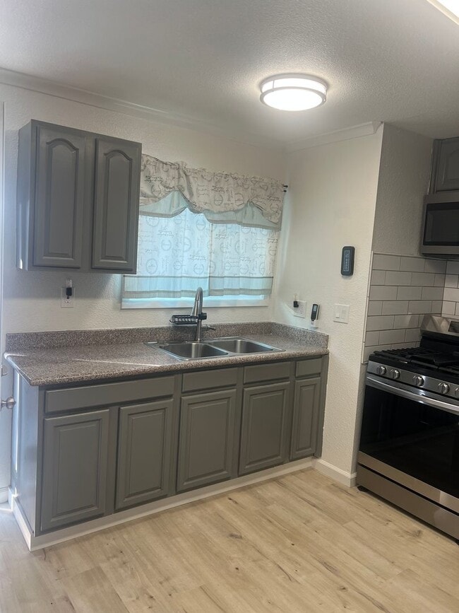 Building Photo - Charming 1 bedroom home