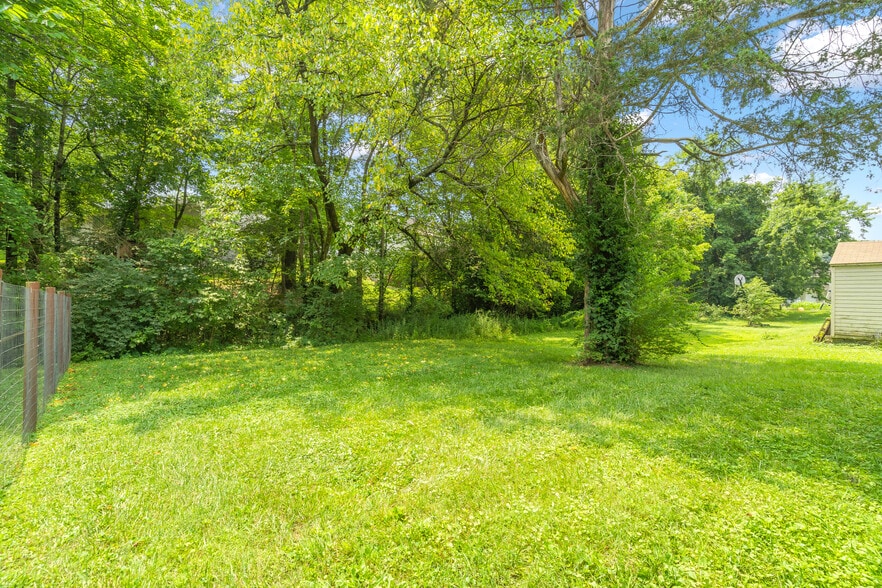 Building Photo - 906 E Inskip Dr