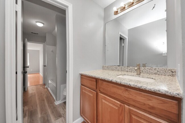 Building Photo - 115 Squires Bend
