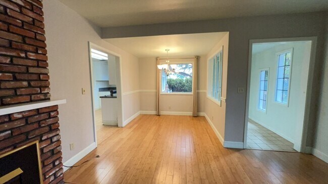 Building Photo - Large 4 Bedroom Orchards Home with private...