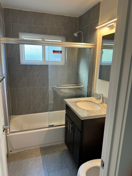 Building Photo - 838 Fremont St