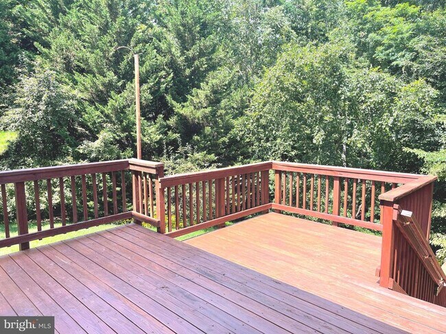Building Photo - 9 Scarlet Oak Cir