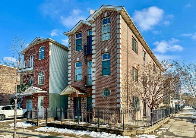 Building Photo - 24 Emerson Ave