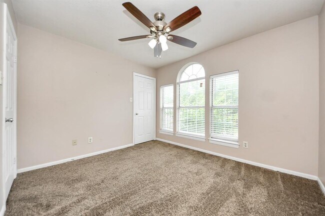 Building Photo - 4907 Echo Falls Dr