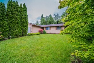 Building Photo - Cozy Rambler 3bed 2bath with Fully Fenced ...