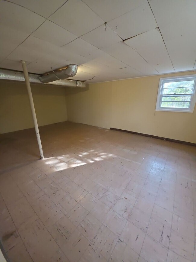 Building Photo - 3-Bedroom Home with Garage and Spacious Yard in Cookeville