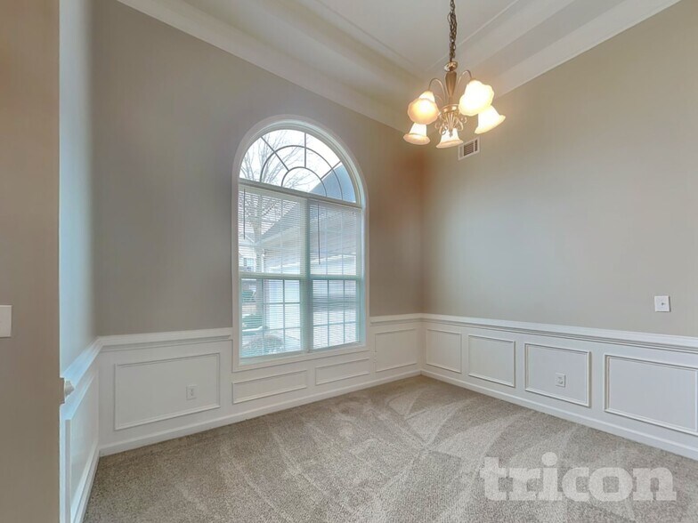 Building Photo - 2313 Temple View Dr