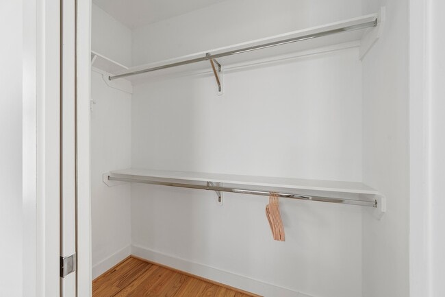 Building Photo - 2239 N MacGregor Way