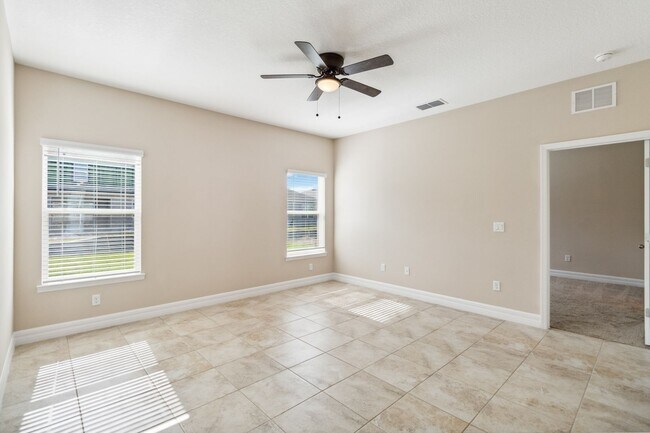 Building Photo - Beautiful New Energy Efficient 4/2 Close t...