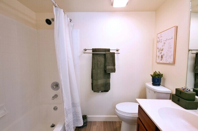 Building Photo - 4308 Chesapeake Dr