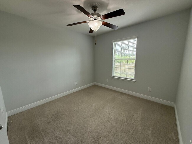 Building Photo - Pensacola - Weatherstone - 4 bedroom, 2 bathroom - w/ lawn care included