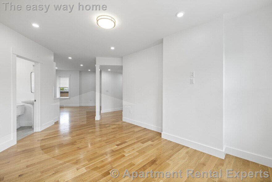 Building Photo - 406 Columbia St