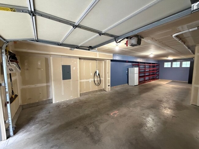 Building Photo - Amazing 2Bed/2.5 Bath Townhome in West Seattle!