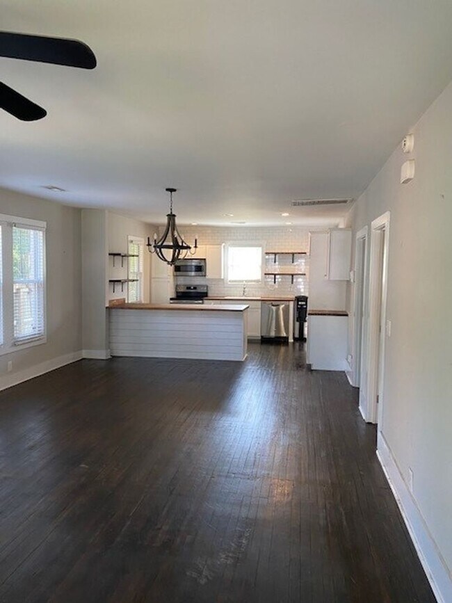 Building Photo - Cargo District home located within walking distance of Downtown Wilmington