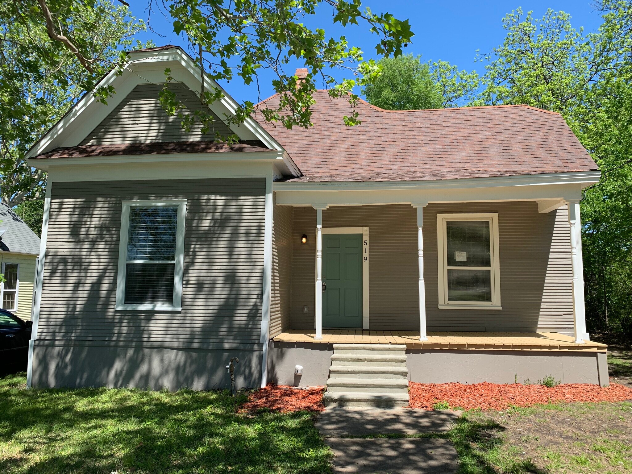 Building Photo - 519 E Evergreen St