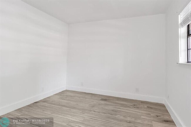 Building Photo - 3361 NW 85th Ave