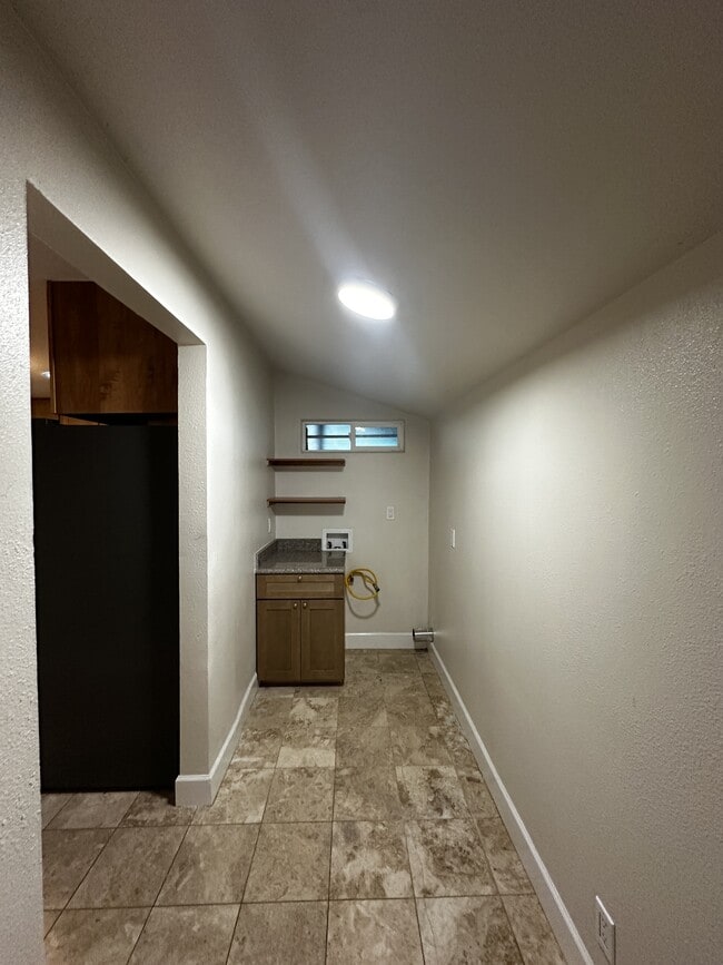 Building Photo - 1111 87th Ave