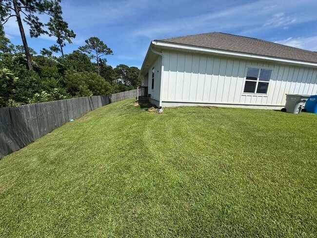 Building Photo - Gulf Breeze - Sailfish Pointe - 4 bedroom, 3 bathroom w/ 3 car garage