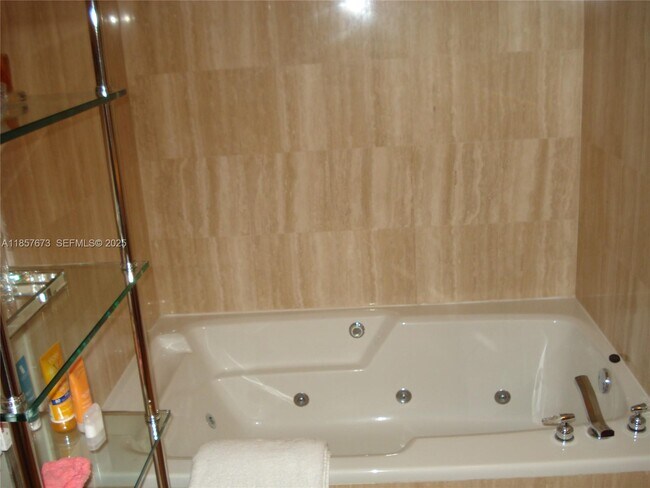 Building Photo - 3600 Yacht Club Dr