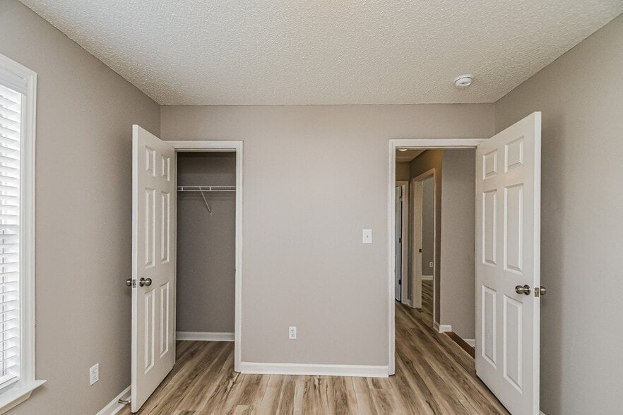 Building Photo - 1012 S Willhaven Dr