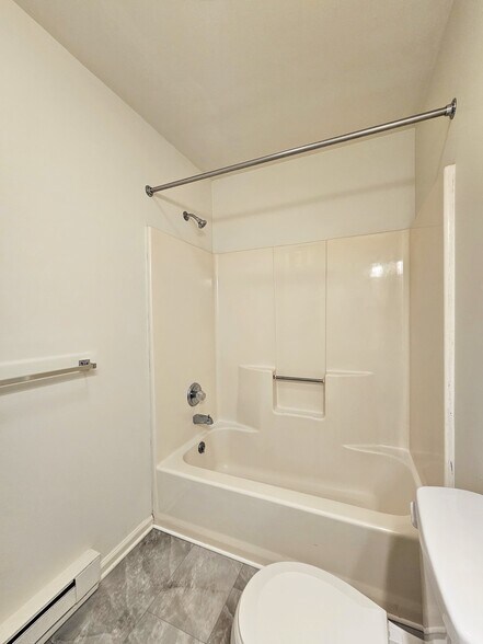 Building Photo - 104 Bradford Dr