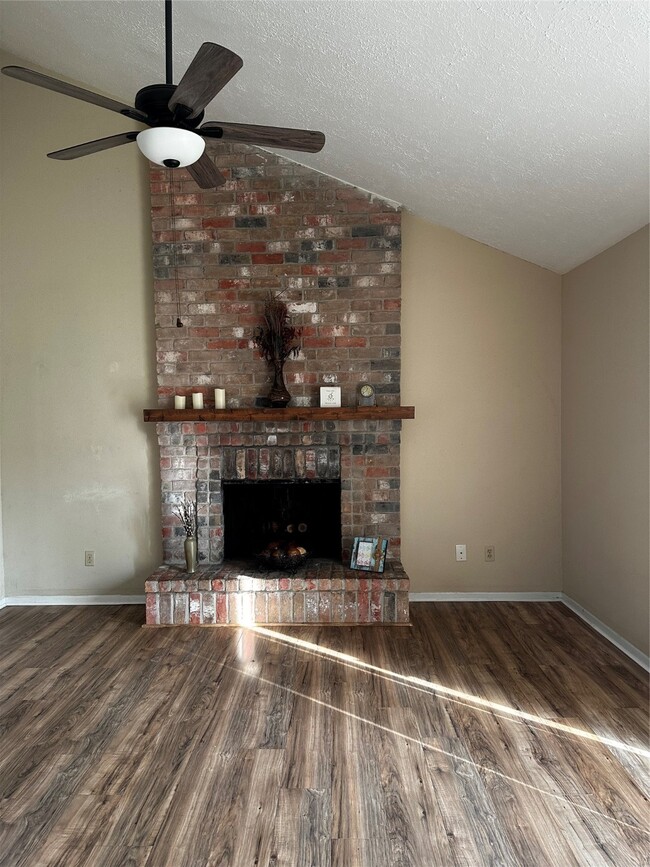 Building Photo - 22227 Deville Dr