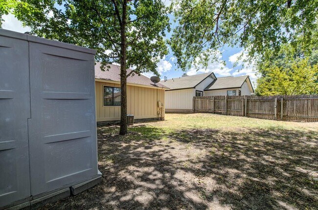 Building Photo - 12922 Meehan Dr