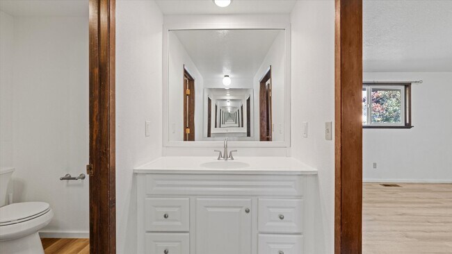 Building Photo - Stunning 4-Bedroom Modern Home in West Richland