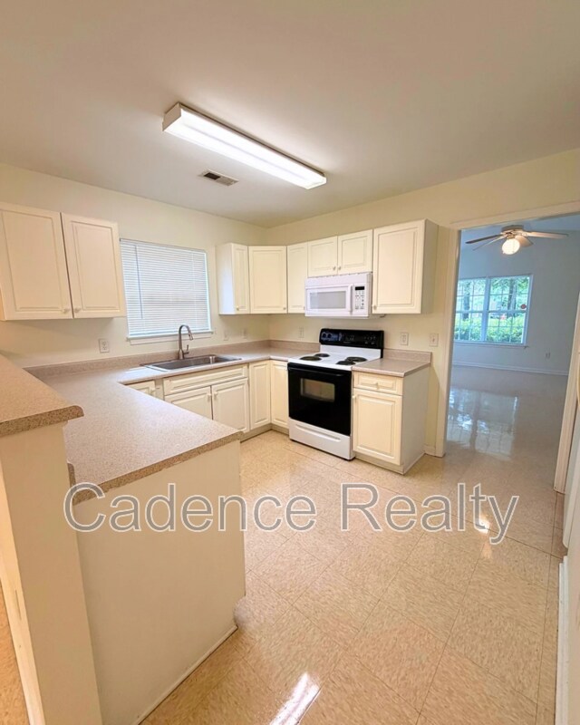 Building Photo - 223 Charter Dr