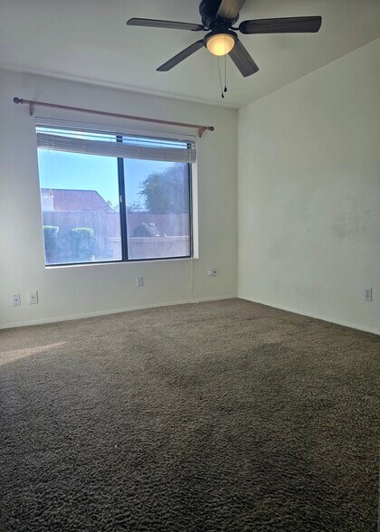 Building Photo - 1827 E Manhatton Dr